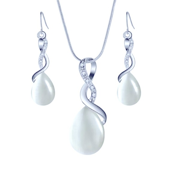 Handmade White Opal w/ Signity Stones 925 Silver Pendant Necklace & Earring Set - Picture 1 of 4